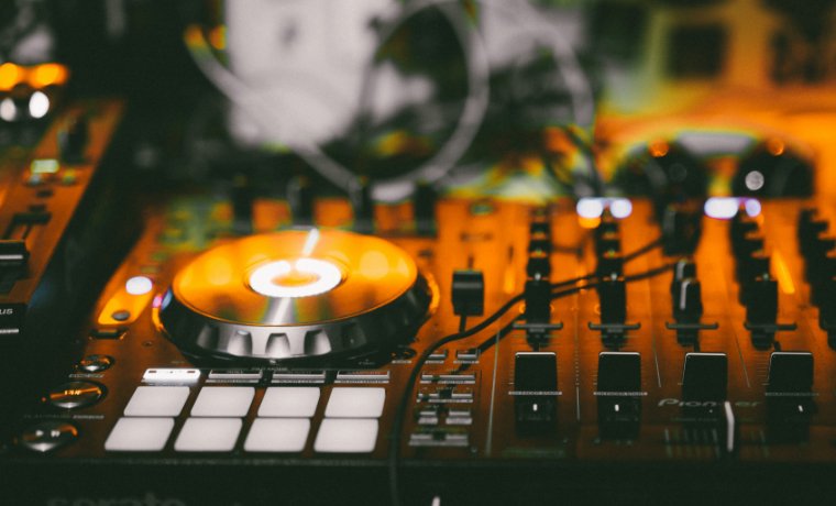 Home disc jockey equipment